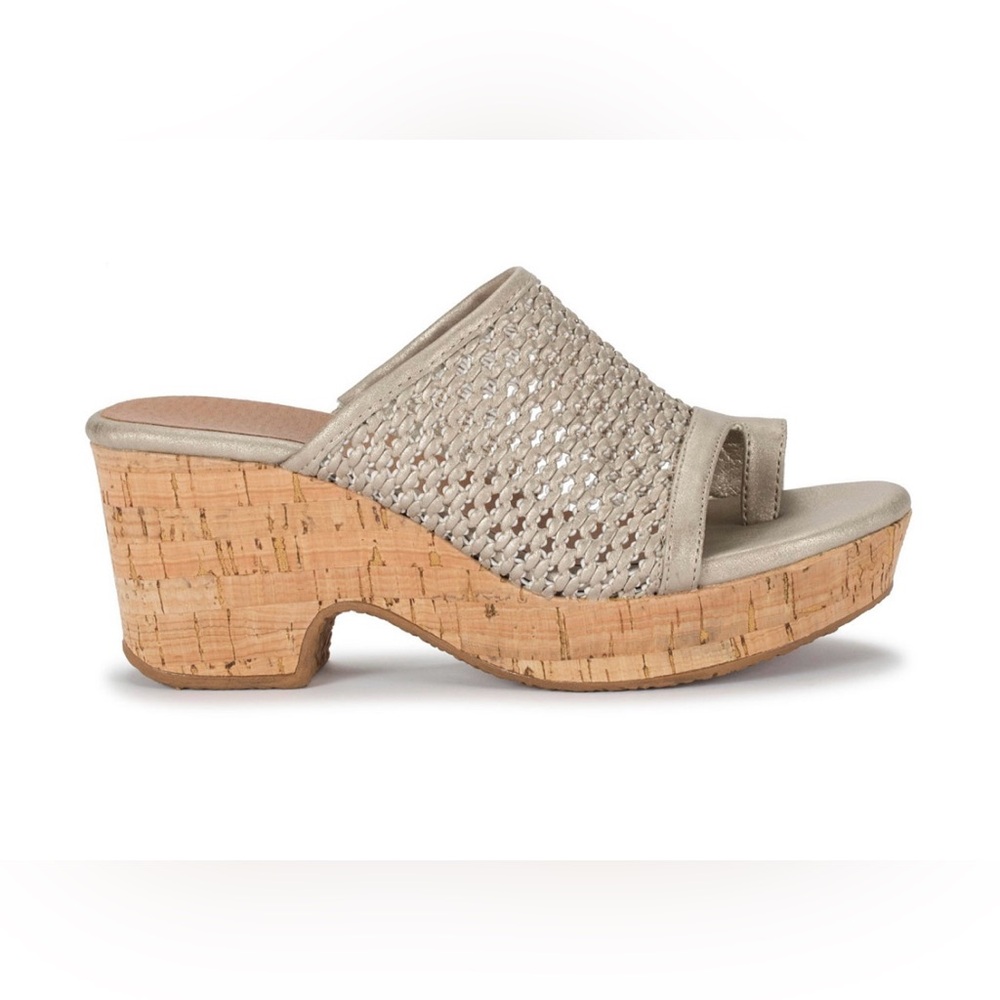 Baretraps Bethie Slide Wedge Champagne Color Sandals, 7.5M